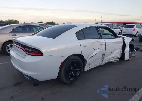 2016 Dodge Charger Sxt z USA, uszkodzony, nr VIN 2C3CDXHG9GH149612